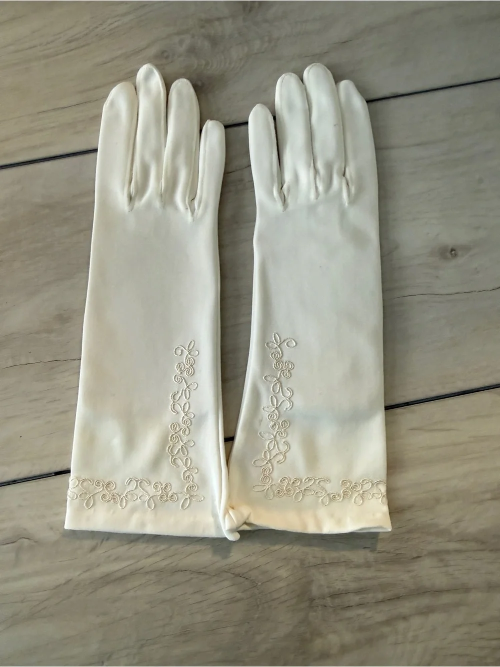 Elegant Cream Long Women's Gloves with Floral Embroidery Sz 7 Formal MCM Luxury